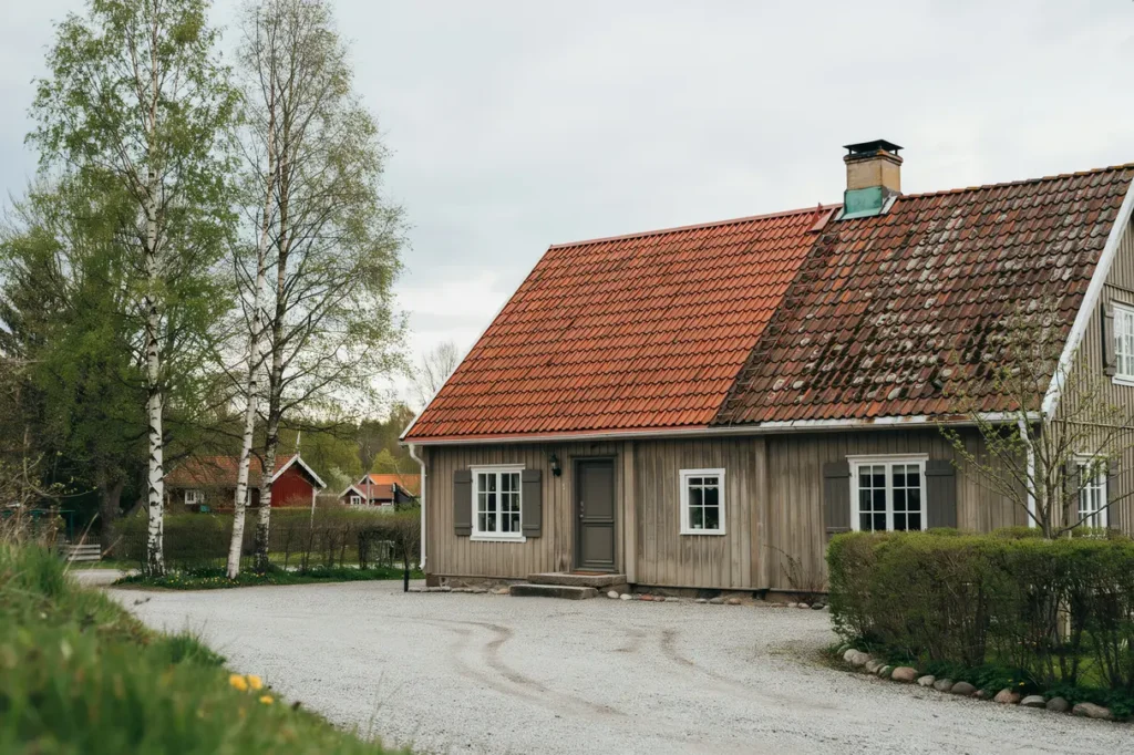 takm lning eller takbyte s avg r du vilken tg rd som l nar sig f r ditt hus